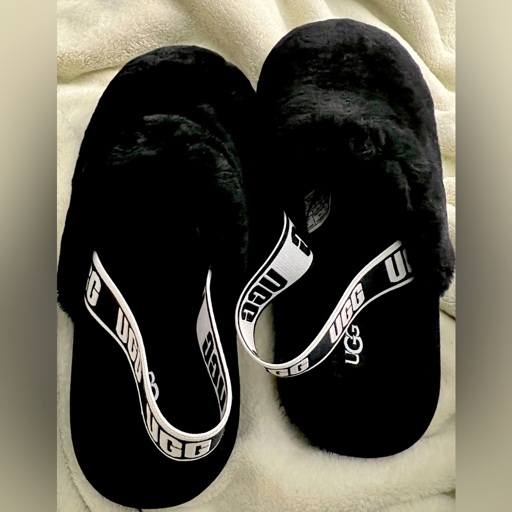 UGG K FLUFF YEAH CLOG Black Size 3. NEW With Box.